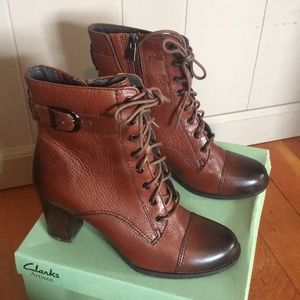 NWOT Gorgeous Clarks Lace Up Boots